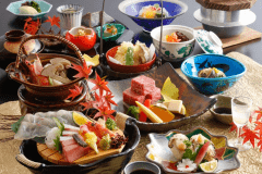 松茸の土瓶蒸し・天婦羅・釜飯など、秋の味覚が楽しめる『秋味満喫会席』