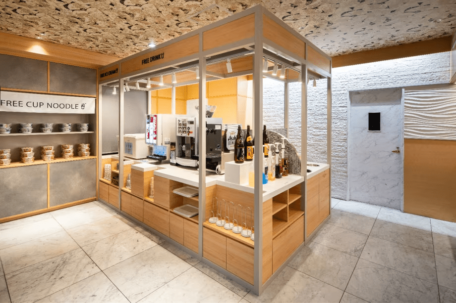 アルコール各種、アイスクリーム、フリードリンク