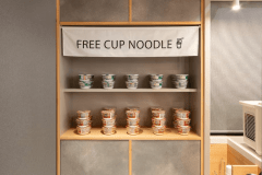 20：30から２１：００までロビーにてカップ麺をお楽しみいただけます