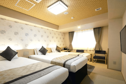 싱글침대 2개와 폭 85㎝의 간이침대 1개가 있는 트리플룸