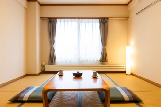 ＜和室10畳＞リーズナブルな旅にちょうどいい、裸足でゴロゴロできるのんびり空間。