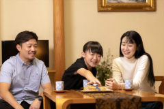 いつもと違う場所、違う雰囲気に自然と会話が弾みます――。 いつもと違う場所、違う雰囲気に自然と会話が弾みます――。