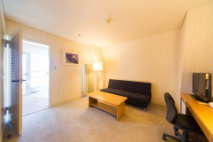 デラックスツイン＜リビングルーム＞