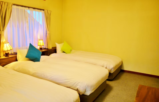 トリプルベッドルーム　Triple Bed Room