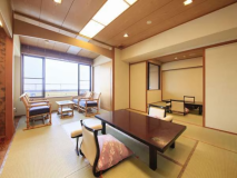 【露天風呂付き貴賓室（６階）】二間あるので広々