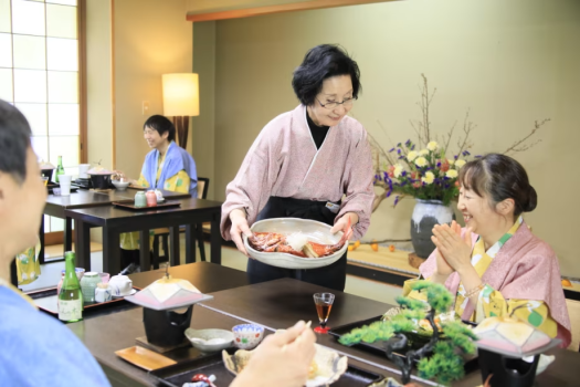 当館自慢の【金目鯛の姿煮付】はボリューム満点のまるまる1匹♪