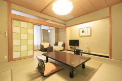 ゆったりとした10畳以上の和室は、最大で6名様ご利用可能。ご家族旅行、グループ旅行におすすめです。