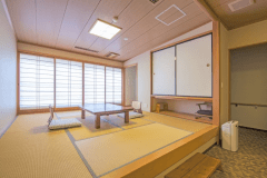 ＊【バリアフリー客室】小上がりの和室8畳がございます