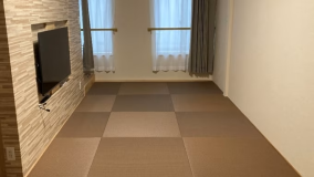 和室　琉球畳を使用しており快適にお寛ぎいただけます。