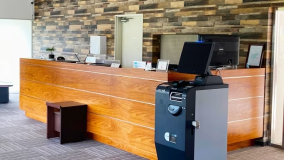 フロント　お気軽にお声がけください。