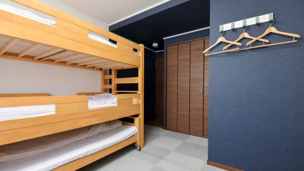 シックな壁紙のお部屋（お部屋により異なります。）