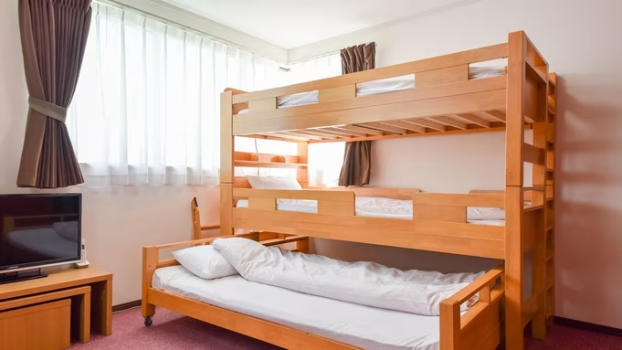 お部屋には3段ベッドがございます！