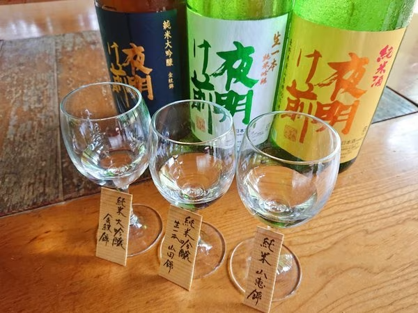 日本酒ナビゲーターがお薦めする地酒飲み比べセットをご用意します。※写真は一例です。 日本酒ナビゲーターがお薦めする地酒飲み比べセットをご用意します。※写真は一例です。