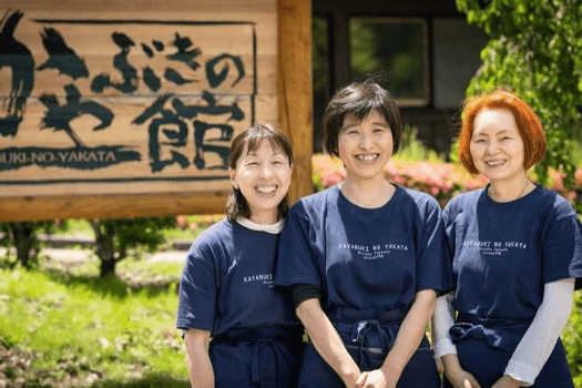 フロントでは、女将がお出迎えいたします。