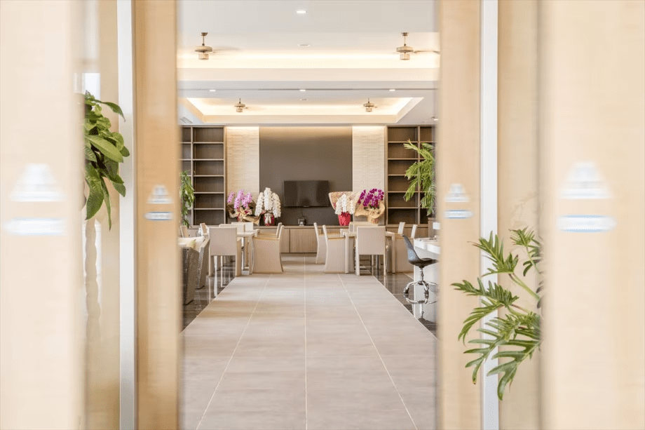 Perfect for Groups & Families ☆ Spacious Rooms with Kitchen, Washer & Dryer Included! [Room Only]