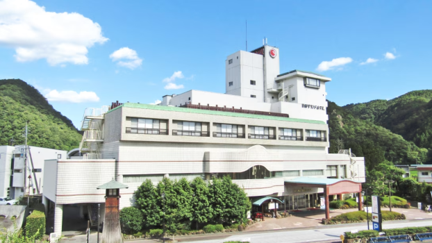 【外観】温泉街に位置しており、散策等のお出かけにとても便利です。
コンビニまで徒歩約5分