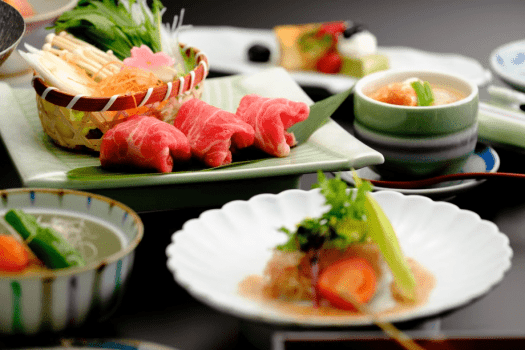 【野の花会席】（4/1～8/31）さっぱり特製トマト出汁の豚しゃぶ鍋、しっとり柔らかい鮪のコンフィなど。