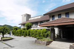 *【外観】北欧の田舎ホテルを思わせる当館。自然に包まれた穏やかな空間で、心ゆくまでお寛ぎください。