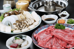 *【和牛しゃぶしゃぶ】厳選された和牛と新鮮野菜を、ポン酢とごまだれの二種類の味をお楽しみください。