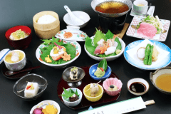 *【篠山会席（一例）】旬の素材を使った全11品のスタンダード会席。※季節によってメニューが変わります。