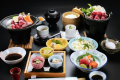 *【ぼたん御膳】メインは「ぼたんの一人鍋（うどん付）」と「猪肉の陶板焼き」の会席風メニュー。