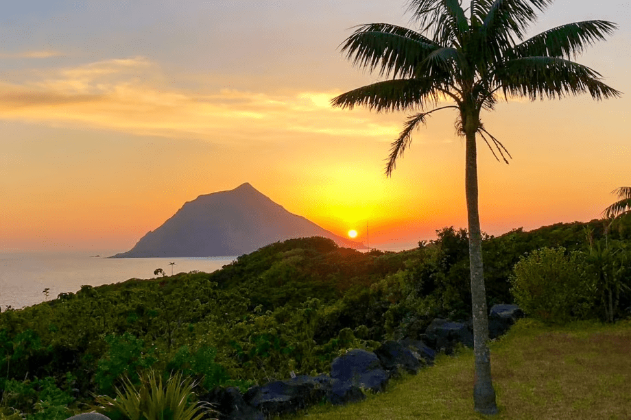 ◆3泊でお得な連泊割プラン《3泊目無料‼》◆ロングステイで楽しむ離島旅・&rdquo;八丈島&rdquo;をぐるっと巡る贅沢な滞在を【人数が多いほどお得・ルームチャージ料金】