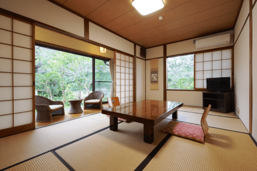 【菊の間（禁煙）】川を眺めてのんびりと　和室7.5畳