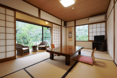 【菊の間（禁煙）】川を眺めてのんびりと　和室7.5畳