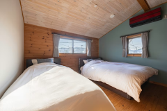 ウッドデッキ付きログハウス