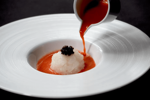 【1日1組限定】自ら収穫した食材を最高の一皿へ導く、苺の美食旅｜2月～3月