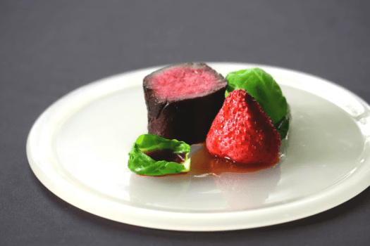 【1日1組限定】自ら収穫した食材を最高の一皿へ導く、苺の美食旅｜2月～3月