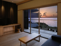 海天一色の間(オーシャンビュー)：和洋室10畳✖貸切露天風呂【さざ波 -sazanami-】