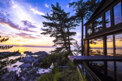 茜色に染まる日本海の黄昏は、悠久の時の流れを感じさせる絶景です。波音をBGMに刻々と変わる情景は、訪れる人々に深い感動と安らぎをもたらします。日頃の喧騒を忘れ、心ゆくまでご堪能ください。心身ともに満たされる特別なひとときをお約束します。