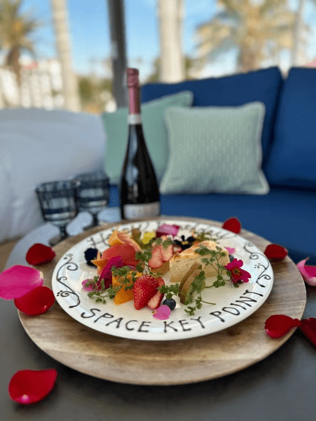 【1泊夕食のみ】≪Special Stay≫&rdquo;Anniversary&rdquo;プラン～デザートプレート＆スパークリング＆花束。期間限定で4大特典付き～＜&rdquo;リビエラ逗子マリーナ&rdquo;＞