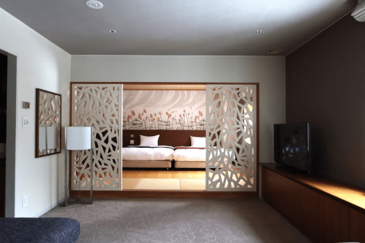 客室（デラックスツイン48㎡）氷瀑会場やお祭りの時の花火が真正面でご覧いただけます♪【写真は一例】