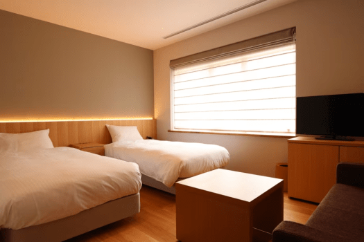 客室（スーペリアツインルーム23㎡/洋室）10階フロア(2023年4月客室リニューアル）です。【写真は一例】