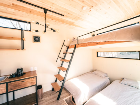 【トレーラーハウス/ベッド】大人も子どもも楽しんでいただけるような、遊び心のあるお部屋です 【トレーラーハウス/ベッド】大人も子どもも楽しんでいただけるような、遊び心のあるお部屋です