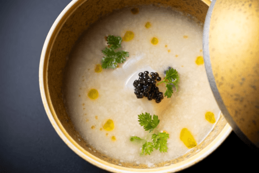 ■フレンチコース■＜1日1組限定＞ 厳選した食材を使った最高品質のフランス料理を、目の前で一皿ずつ丁寧に仕上げる特別なディナーコース。愛犬用コース料理、ワインペアリングもご用意。