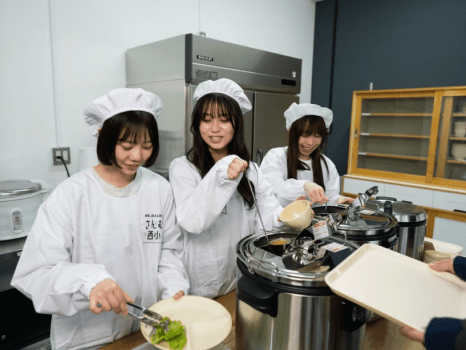 🍴懐かしの給食プラン🍴当時を思い出しお腹も心も満たされる！夕食+朝食付【校舎貸切プラン】