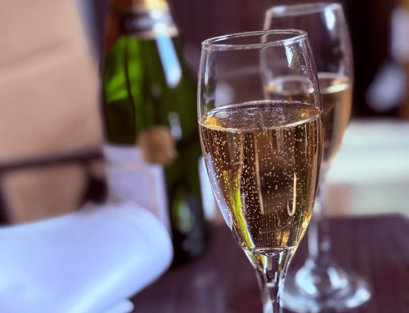 スパークリングワイン イメージ