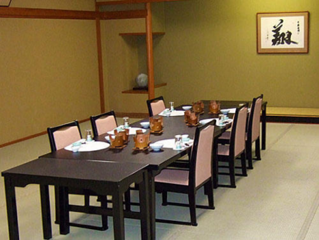 宴会場（畳に椅子テーブル）