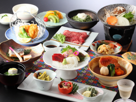 会席料理一例（季節ごとに料理内容が変わります）
