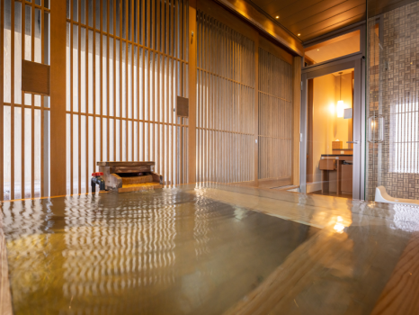 【特別室 栞】源泉(加温)かけ流しの贅沢を♪お好きな時にいつでも温泉が楽しめます。