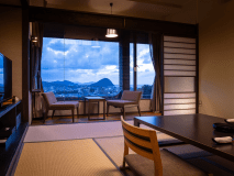 【萩市街を一望♪】最上階８階～モダン和室（市内側）一例