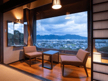 【萩市街を一望♪】最上階８階～モダン和室（市内側）一例