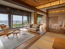 【特別室 栞】碁盤の目のような萩の街並みや日本海に浮かぶ島々など、美しい景色を一望