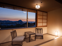 【萩市街を一望♪】本丸・和室（５－６階市内側 ）客室イメージ