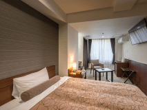 【ベッド派さんに♪】本丸３階・シングル（広さ：18.2平米）山側。Wi-Fi利用可能