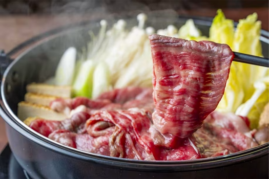 【1泊2食】■”冬限定”すき焼きディナー■「甲州牛」と「甲州信玄豚」を贅沢に味わう、ほっこりと温まる”すき焼き鍋”～上質な冬の滋味をゆったりと味わう。和の贅沢を気軽にお楽しみ～