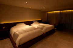 【グランドガーデンビュールーム】ゆったり過ごせる広々空間で、自分を取り戻す時間を。角部屋の特等席で日常を忘れてリラックス。